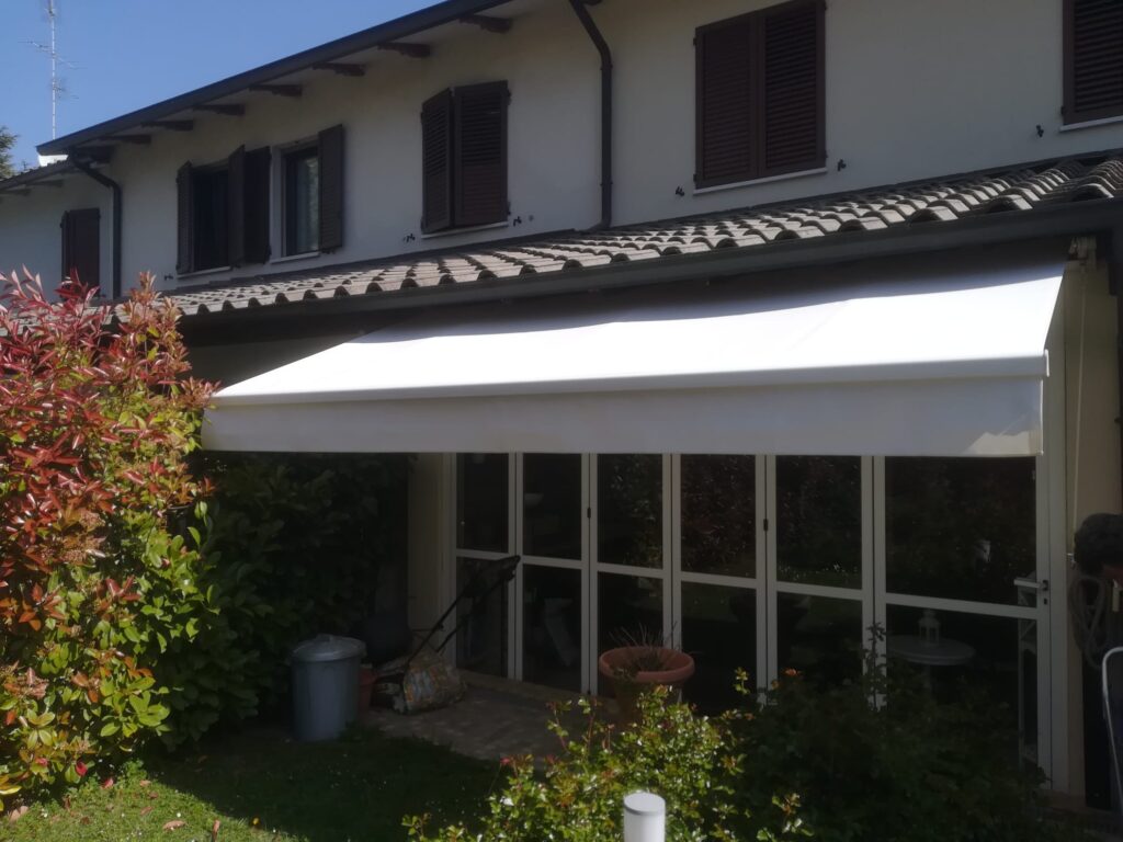 tenda-a-bracci-estensibili-tessuto-unito[1][1]