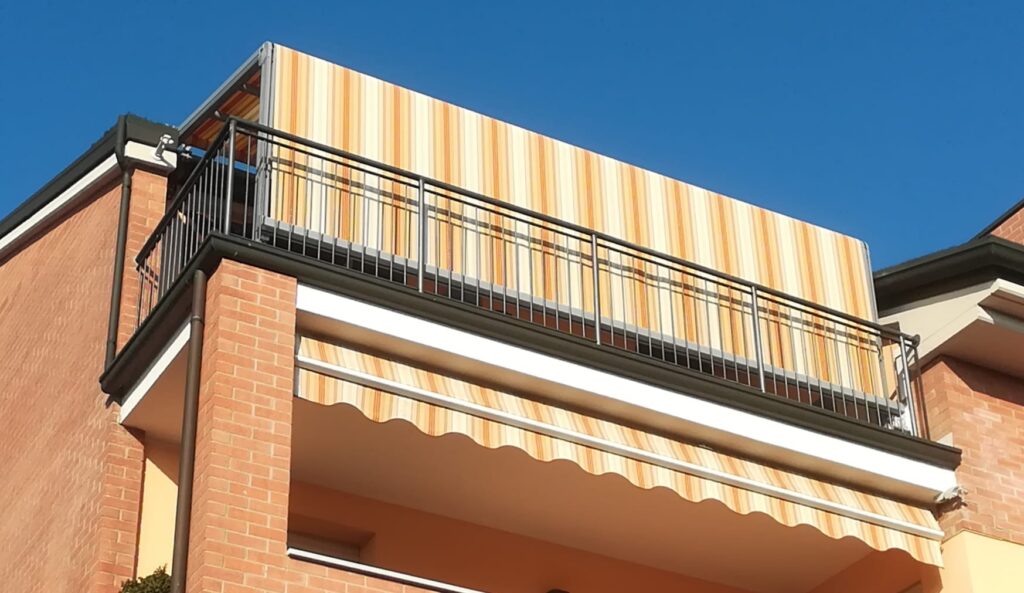 tenda-ad-attico-per-balcone-scoperto-vista-laterale[1]